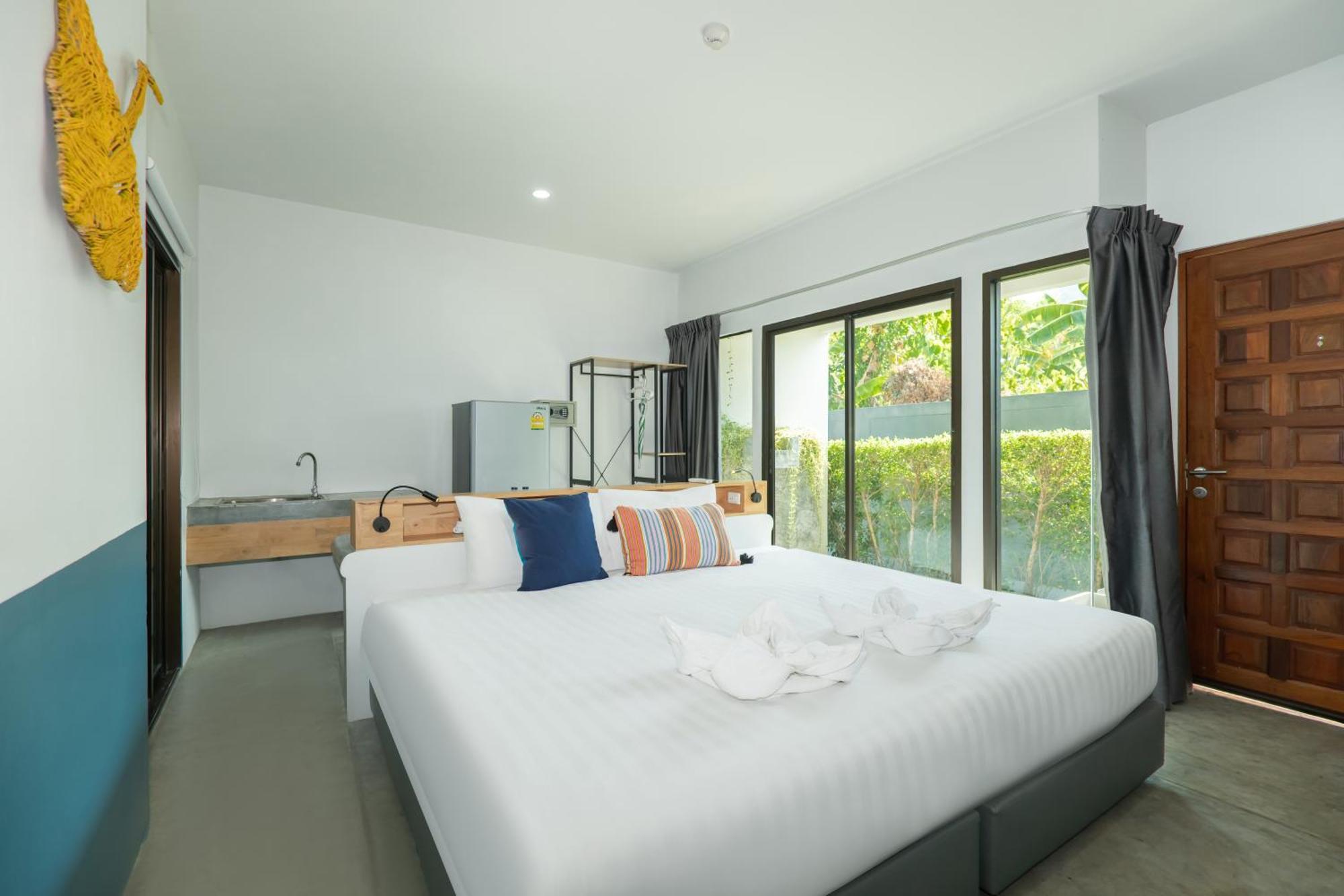 Kraam Silhouette Hotel And Cafe Phuket Chalong Exteriör bild