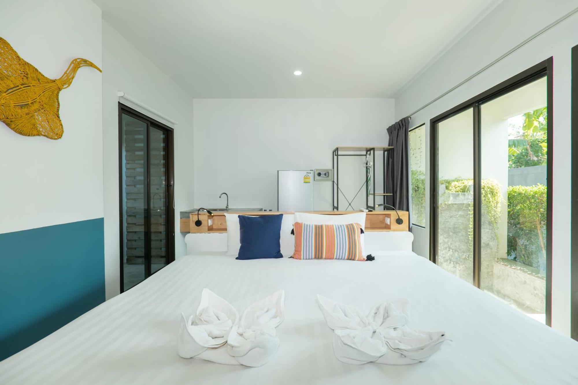 Kraam Silhouette Hotel And Cafe Phuket Chalong Exteriör bild